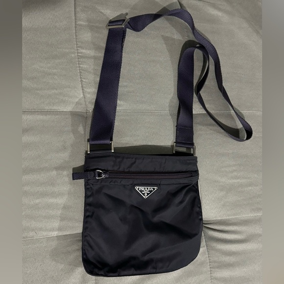 Prada• shoulder bag - Picture 2 of 6